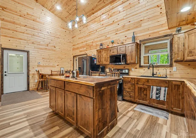 Photo 4 of Single family home for sale at 16865 Bil Mar Beach Rd, Curtis, MI 49820 | MLS# 50220906 | Listing updated on 2026-10-09