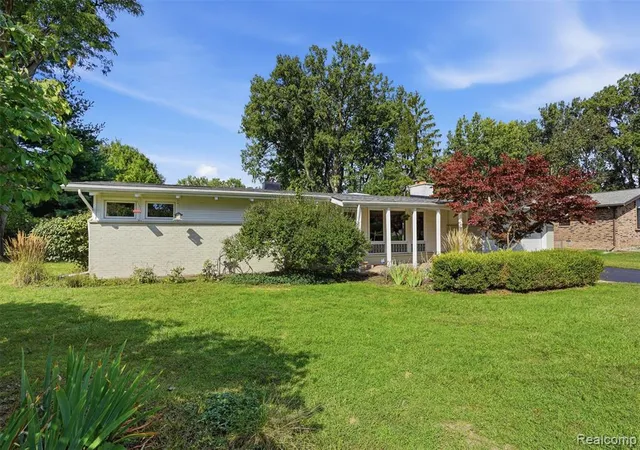 Photo 2 of Single family home for sale at 2644 Saint Joseph, West Bloomfield, MI 48324 | MLS# 61029418 | Listing updated on 2026-09-12