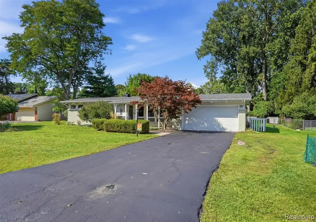 Photo 2 of Single family home for sale at 2644 Saint Joseph, West Bloomfield, MI 48324 | MLS# 61029418 | Listing updated on 2026-09-12