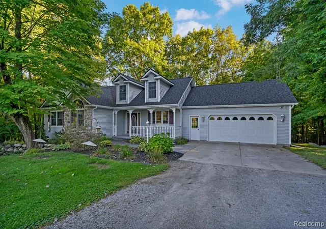Photo 3 of Single family home for sale at 575 Vista Del Sol Rd, Lapeer, MI 48446 | MLS# 61034859 | Listing updated on 2026-10-01