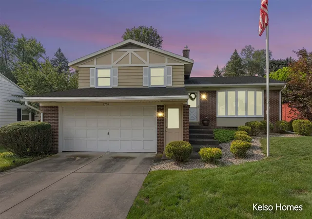 Photo 2 of Single family home for sale at 1704 Millbank St, Grand Rapids, MI 49508 | MLS# 70556815 | Listing updated on 2026-09-16