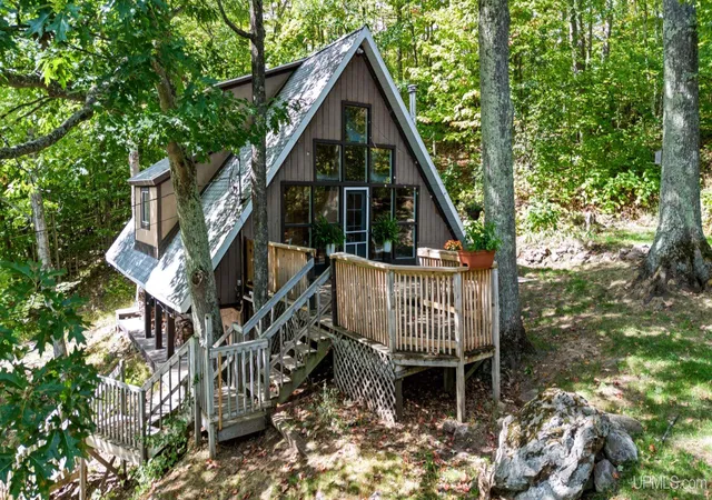 Photo 2 of Single family home for sale at 559 State Hwy M553, Marquette, MI 49855 | MLS# 50221854 | Listing updated on 2026-10-09