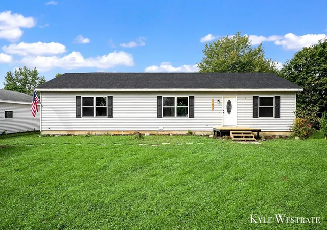 Photo 3 of Sale Pending at 11877 Elkins St, Greenville, MI 48838 | MLS# 70557290 | Listing updated on 2026-09-12