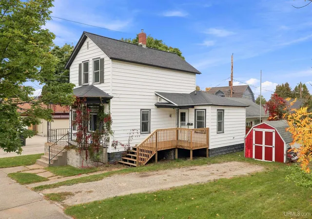 Photo 1 of Single family home for sale at 1010 S 5th Avenue, Escanaba, MI 49829 | MLS# 50223774 | Listing updated on 2026-10-28