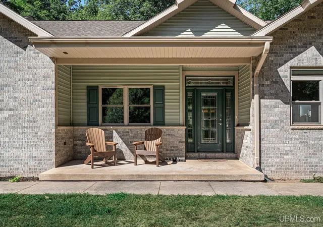 Photo 2 of Single family home for sale at 220 Chapel Ridge Rd, Marquette, MI 49855 | MLS# 50221564 | Listing updated on 2026-09-16