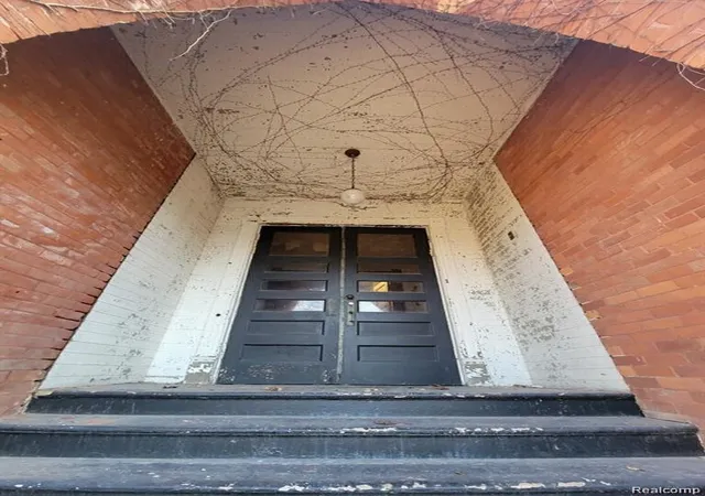 Photo 3 of Single family home for sale at 349 N Monroe St, Lapeer, MI 48446 2056 | MLS# 61012394 | Listing updated on 2026-09-22