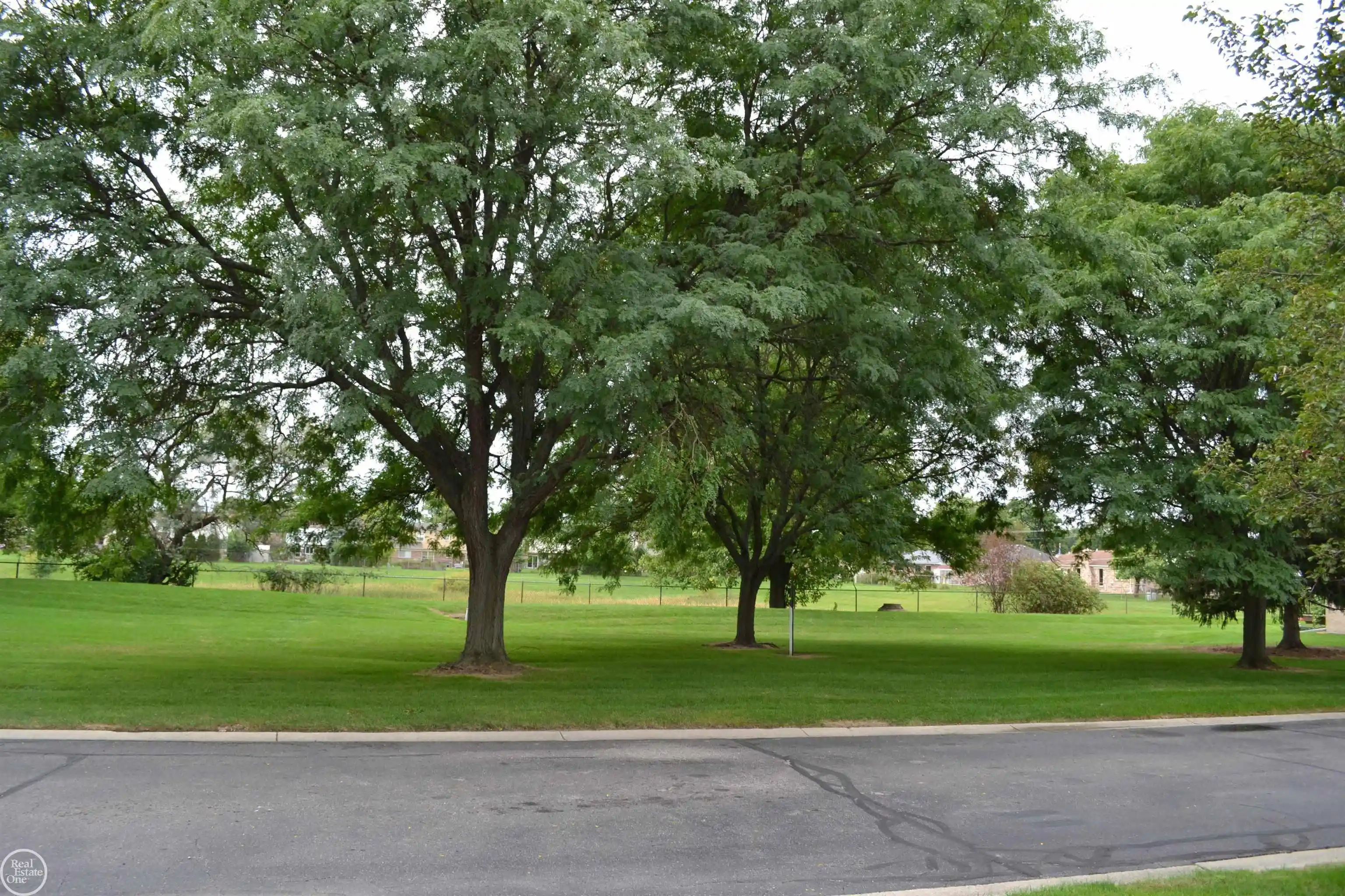 Listing Photo 2 - Condo for sale in 40780 Magnolia E Dr located at 40780 Magnolia E Dr, Clinton Township, MI 48038 - Unit #23