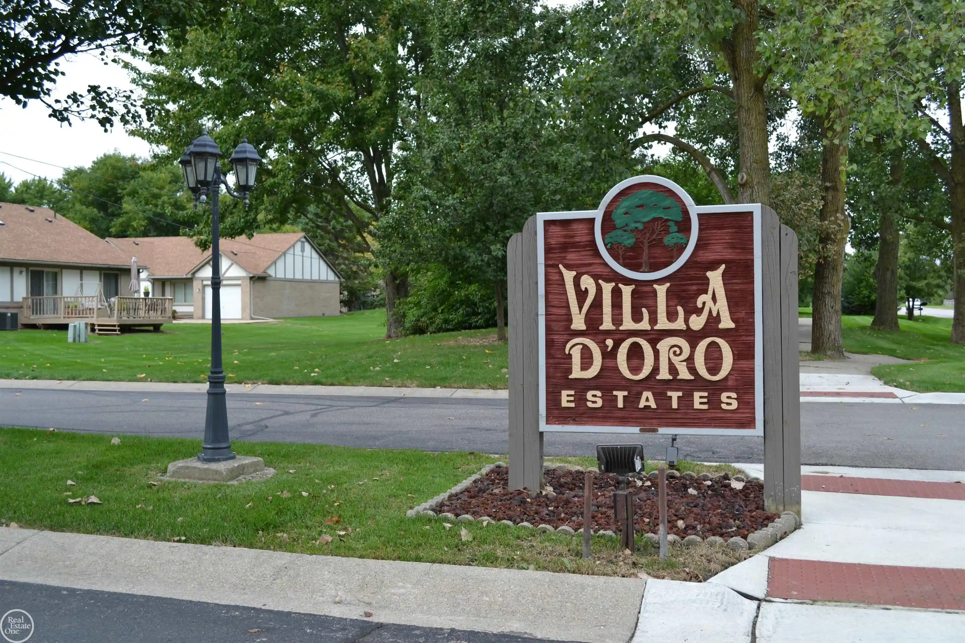 Listing Photo 7 - Condo for sale in 40780 Magnolia E Dr located at 40780 Magnolia E Dr, Clinton Township, MI 48038 - Unit #23