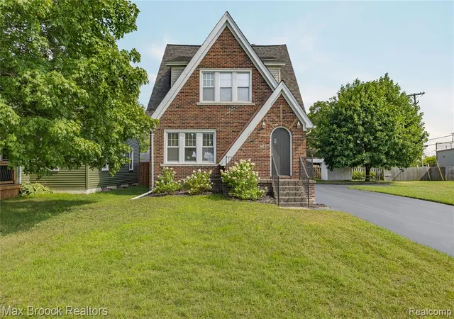 Photo 1 of Multi family home for sale at 2222 Montroyal Ave, Waterford, MI 48328 1726 | MLS# 61025884 | Listing updated on 2026-08-31