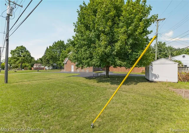 Photo 4 of Multi family home for sale at 2222 Montroyal Ave, Waterford, MI 48328 1726 | MLS# 61025884 | Listing updated on 2026-08-31