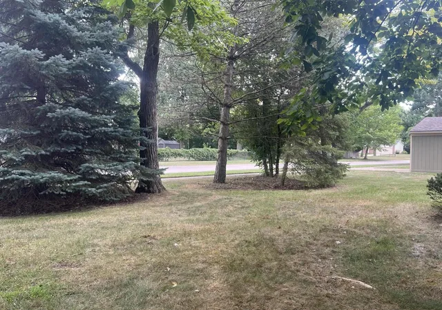 Photo 3 of Single family home for sale at 686 Troywood Dr, Troy, MI 48083 | MLS# 70555044 | Listing updated on 2026-09-08