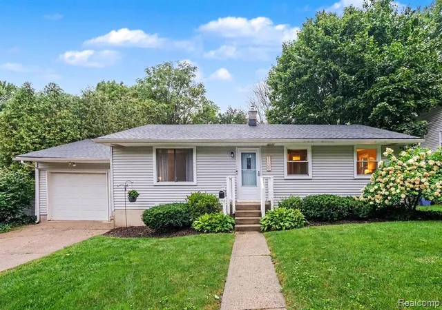 Photo 2 of Single family home for sale at 1139 Houseman Ave, Grand Rapids, MI 49503 | MLS# 61027795 | Listing updated on 2026-09-23
