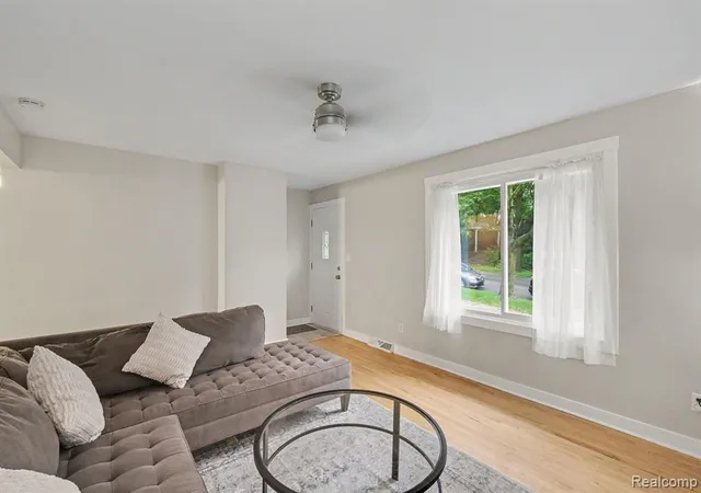 Photo 3 of Single family home for sale at 1139 Houseman Ave, Grand Rapids, MI 49503 | MLS# 61027795 | Listing updated on 2026-09-23