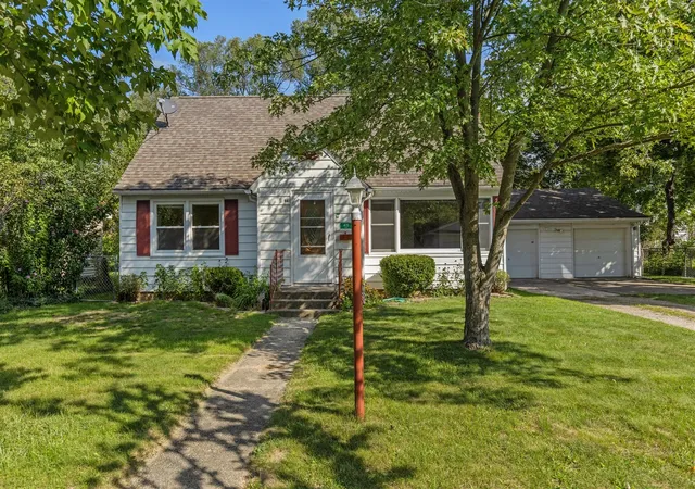 Photo 1 of Single family home for sale at 415 Hunt St, Lowell, MI 49331 | MLS# 70554638 | Listing updated on 2026-09-28