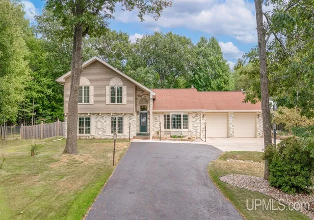Photo 1 of Single family home for sale at 7535 N Lake Blf 194 Rd, Gladstone, MI 49837 | MLS# 50218880 | Listing updated on 2026-09-03