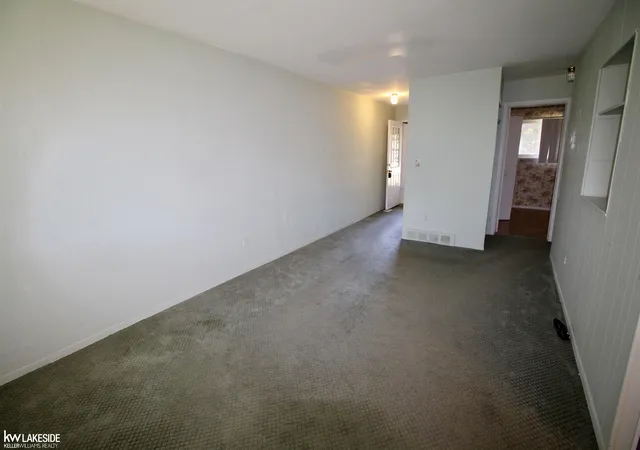 Photo 2 of Sale Pending at 263 Carlson St, Mount Clemens, MI 48043 | MLS# 50220114 | Listing updated on 2026-10-10