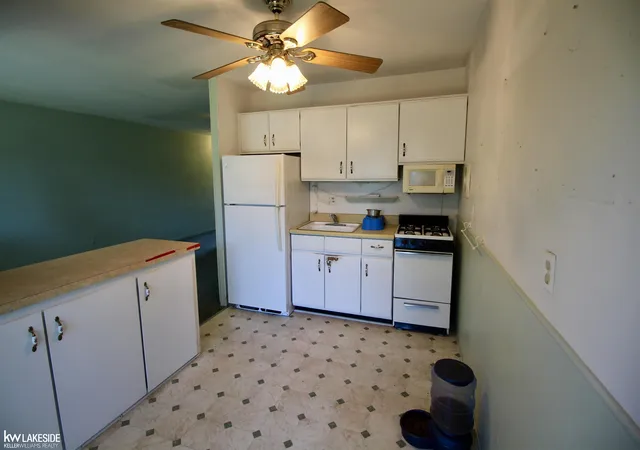 Photo 4 of Sale Pending at 263 Carlson St, Mount Clemens, MI 48043 | MLS# 50220114 | Listing updated on 2026-10-10