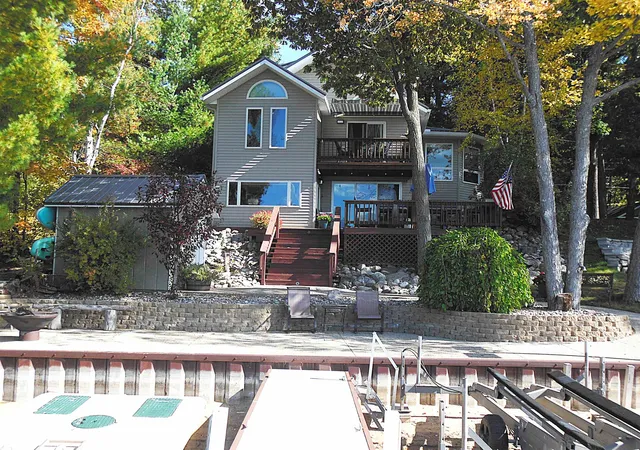 Photo 1 of Single family home for sale at 284 Hillcrest Ave, Harrison, MI 48625 | MLS# 50224358 | Listing updated on 2026-10-10