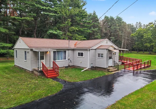 Photo 2 of Sale Pending at 6115 Dorwood Rd, Saginaw, MI 48601 | MLS# 50221341 | Listing updated on 2026-09-23