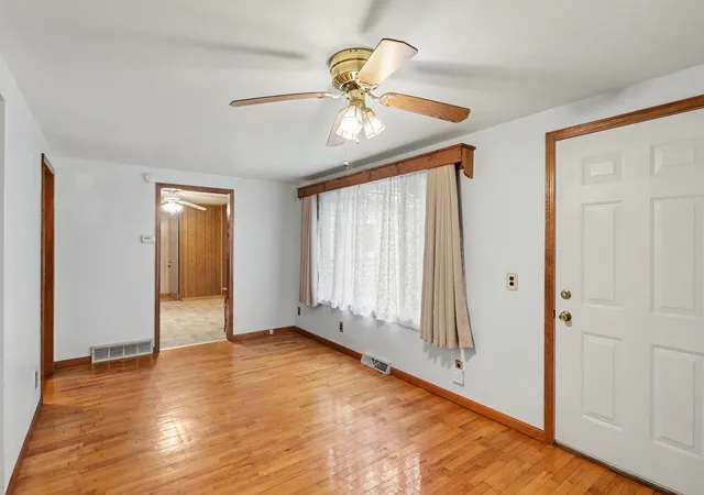 Photo 3 of Sale Pending at 6115 Dorwood Rd, Saginaw, MI 48601 | MLS# 50221341 | Listing updated on 2026-09-23
