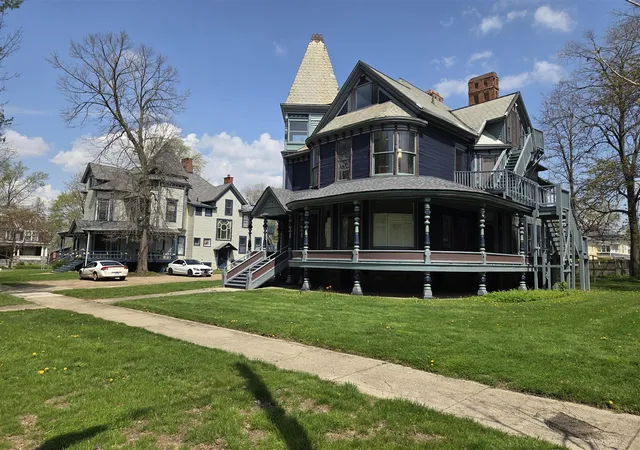 Photo 3 of Multi family home for sale at 316/324 Stuart Ave, Kalamazoo, MI 49007 | MLS# 70526845 | Listing updated on 2026-09-03
