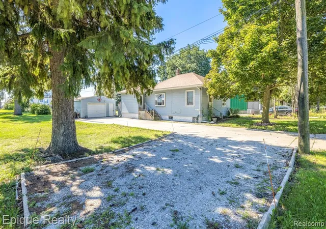 Photo 2 of Single family home for sale at 403 Gratiot Blvd, Marysville, MI 48040 1171 | MLS# 61023778 | Listing updated on 2026-09-12