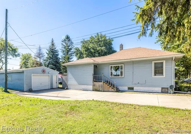Photo 3 of Single family home for sale at 403 Gratiot Blvd, Marysville, MI 48040 1171 | MLS# 61023778 | Listing updated on 2026-09-12