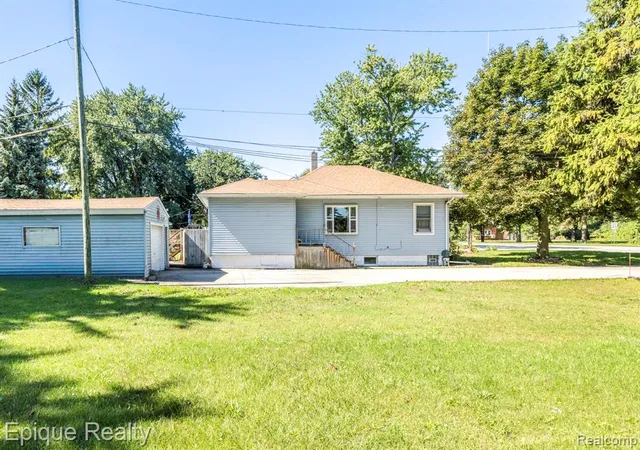 Photo 3 of Single family home for sale at 403 Gratiot Blvd, Marysville, MI 48040 1171 | MLS# 61023778 | Listing updated on 2026-09-12