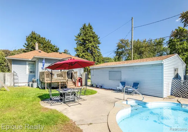 Photo 4 of Single family home for sale at 403 Gratiot Blvd, Marysville, MI 48040 1171 | MLS# 61023778 | Listing updated on 2026-09-12