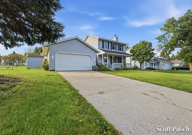 Photo 2 of Single family home for sale at 2576 Mapleview St, Grand Rapids, MI 49508 | MLS# 70557471 | Listing updated on 2026-10-03
