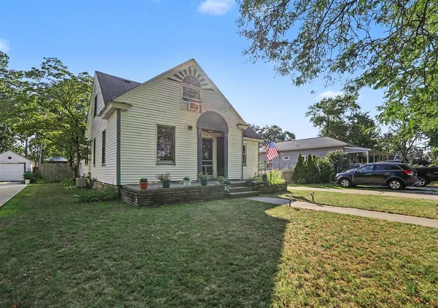 Photo 2 of Single family home for sale at 513 Fowler St, Muskegon, MI 49445 | MLS# 70549964 | Listing updated on 2026-09-14