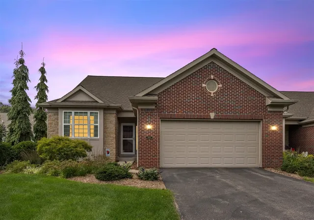 Photo 2 of Sale Pending at 2955 Woodridge Cir, Grand Rapids, MI 49525 | MLS# 70556348 | Listing updated on 2026-09-05