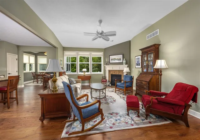 Photo 3 of Sale Pending at 2955 Woodridge Cir, Grand Rapids, MI 49525 | MLS# 70556348 | Listing updated on 2026-09-05