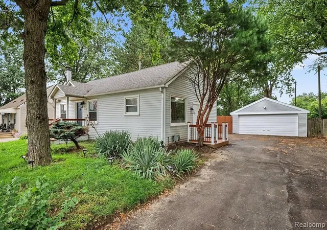 Photo 1 of Single family home for sale at 30052 Schoenherr Rd, Warren, MI 48088 3125 | MLS# 61015336 | Listing updated on 2026-09-22