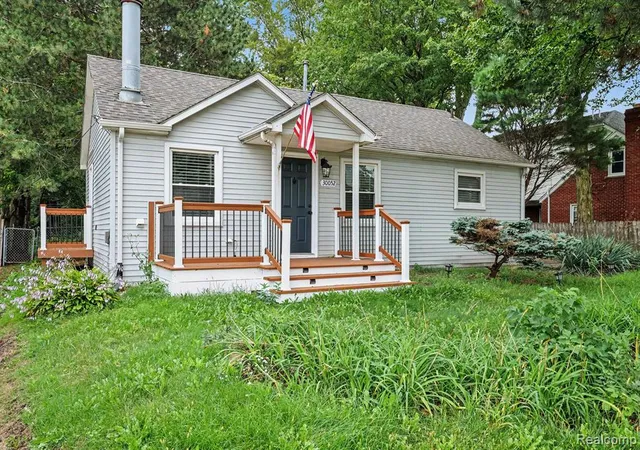 Photo 3 of Single family home for sale at 30052 Schoenherr Rd, Warren, MI 48088 3125 | MLS# 61015336 | Listing updated on 2026-09-22