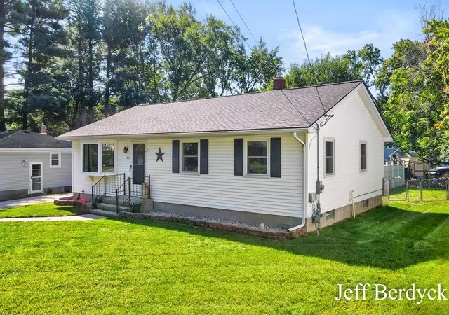Photo 2 of Sale Pending at 934 Harding St, Grand Rapids, MI 49544 | MLS# 70554966 | Listing updated on 2026-09-15