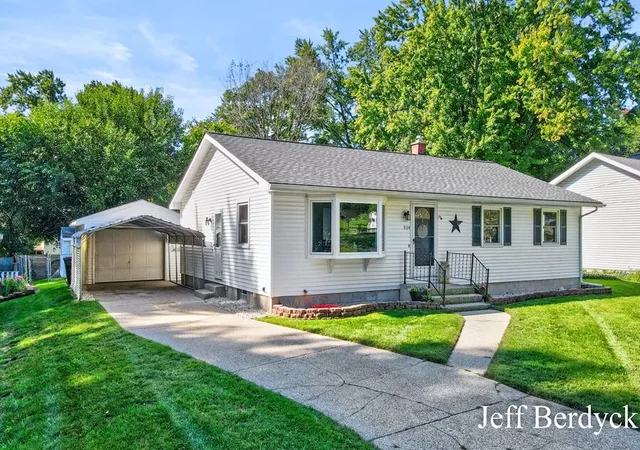 Photo 3 of Sale Pending at 934 Harding St, Grand Rapids, MI 49544 | MLS# 70554966 | Listing updated on 2026-09-15