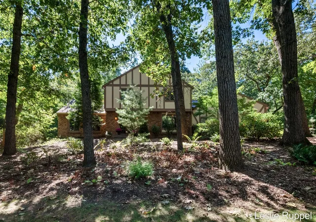 Photo 3 of Sale Pending at 1700 Mont Rue Dr, Grand Rapids, MI 49546 | MLS# 70560942 | Listing updated on 2026-10-14