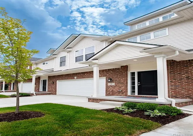 Photo 3 of Condo for sale at 5 Grandview Cir #70, White Lake, MI 48386 2483 | MLS# 61025915 | Listing updated on 2026-09-12