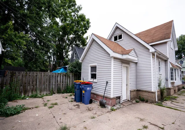 Photo 2 of Single family home for sale at 1919 Stafford Ave, Grand Rapids, MI 49507 | MLS# 70557120 | Listing updated on 2026-09-15