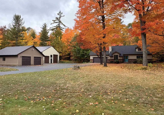 Photo 1 of Single family home for sale at 53 Feather Ridge Rd, Marquette, MI 49855 | MLS# 50223567 | Listing updated on 2026-10-19
