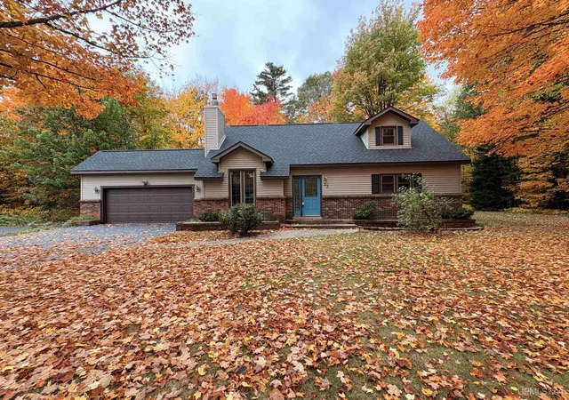 Photo 2 of Single family home for sale at 53 Feather Ridge Rd, Marquette, MI 49855 | MLS# 50223567 | Listing updated on 2026-10-19