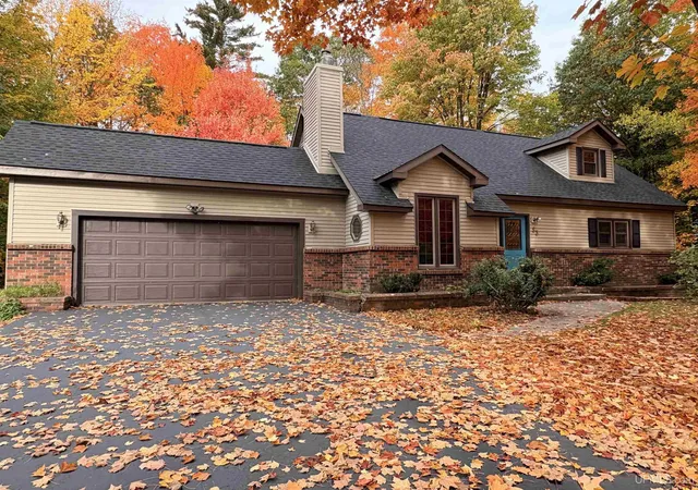 Photo 3 of Single family home for sale at 53 Feather Ridge Rd, Marquette, MI 49855 | MLS# 50223567 | Listing updated on 2026-10-19