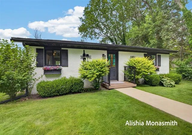 Photo 2 of Single family home for sale at 16851 Carlson St, Spring Lake, MI 49456 | MLS# 70554996 | Listing updated on 2026-09-08