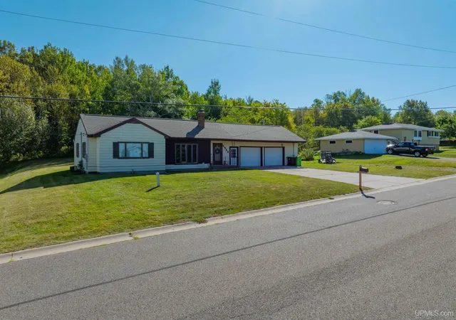Single family home for sale at 1428 High St, Munising, MI 49862 | MLS# 50222541
