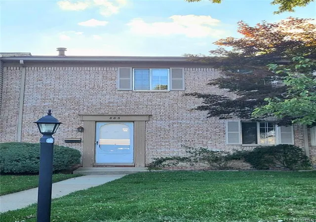 Photo 1 of Sale Pending at 885 Kirts Blvd, Troy, MI 48084 | MLS# 61032994 | Listing updated on 2026-10-07