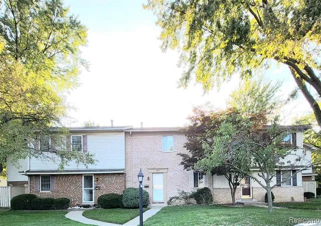Listing Photo 1 - Condo for sale in building located at 885 Kirts Blvd, Troy, MI 48084 - Unit #