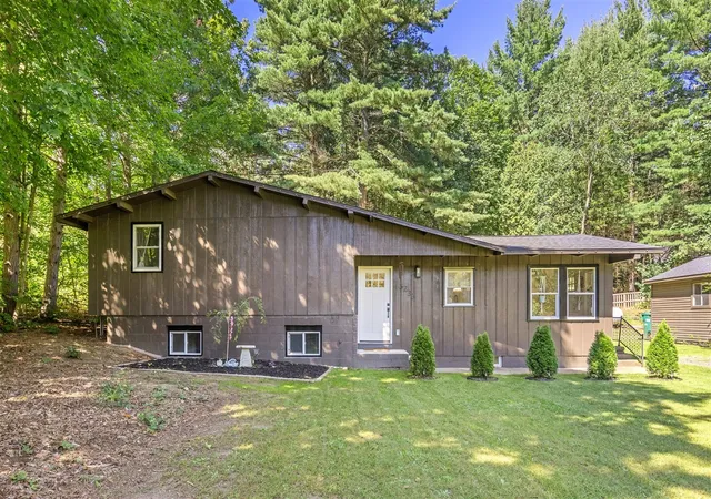 Photo 1 of Single family home for sale at 3233 13 Mile Rd, Rockford, MI 49341 | MLS# 70559563 | Listing updated on 2026-09-25