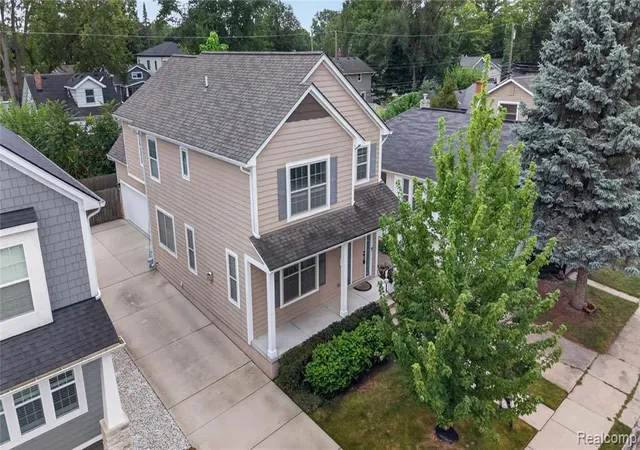 Photo 2 of Single family home for sale at 215 La Plaza Ct, Royal Oak, MI 48073 4087 | MLS# 61025676 | Listing updated on 2026-10-11