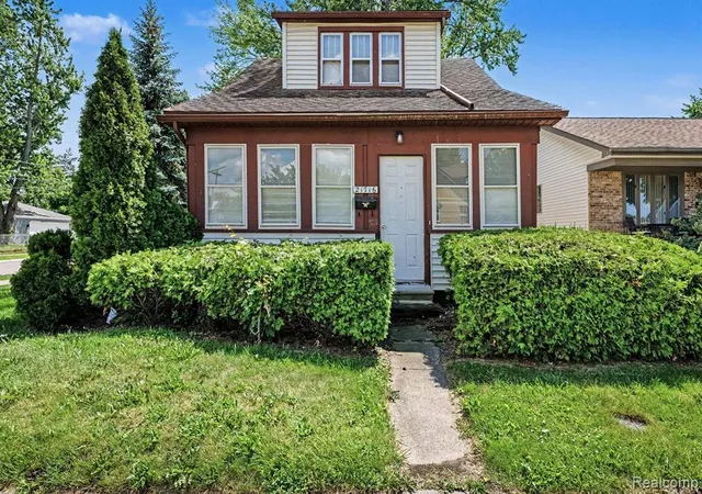 Photo 1 of Single family home for sale at 21716 Lakeview St, Saint Clair Shores, MI 48080 4052 | MLS# 61006582 | Listing updated on 2026-10-19